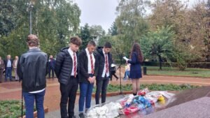 Participants lay flowers at the Donors’ Monument in Svishtov on 30 October 2026.