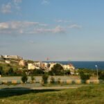 Изглед към Черно море от Бяла, област Варна — архивна илюстрация от 2014 г., не кадър от атаката срещу корабите.