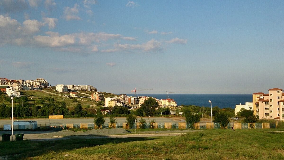 Изглед към Черно море от Бяла, област Варна — архивна илюстрация от 2014 г., не кадър от атаката срещу корабите.
