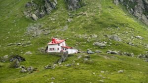 Къща в Карпатите — архивна илюстрация, не показва епицентъра или щети от земетресението
