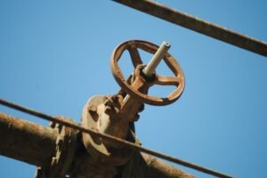 Industrial valve; illustrative photograph accompanying the natural gas price report