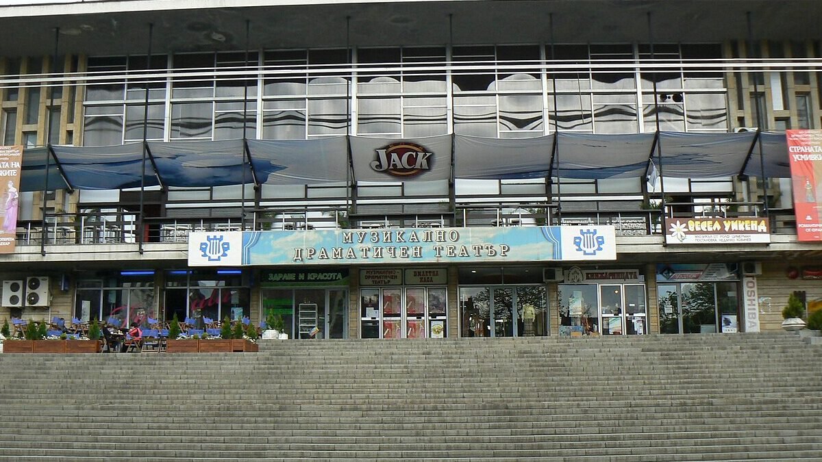 Сградата на МДТ „Константин Кисимов“ във Велико Търново – архивна снимка от 2010 г.
