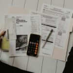 Финансови документи и калкулатор – илюстративна снимка към новина за Бюджет 2027