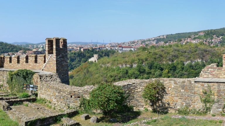 Панорама на Велико Търново от Царевец – архивна илюстративна снимка към публикация за културен туризъм