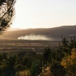 Дим над открит терен – илюстративна снимка към новина за пожар на сметище