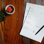 Документи на бюро, илюстрация за фактури и проучване сред клиенти на ЕНЕРГО-ПРО, не е действителна фактура