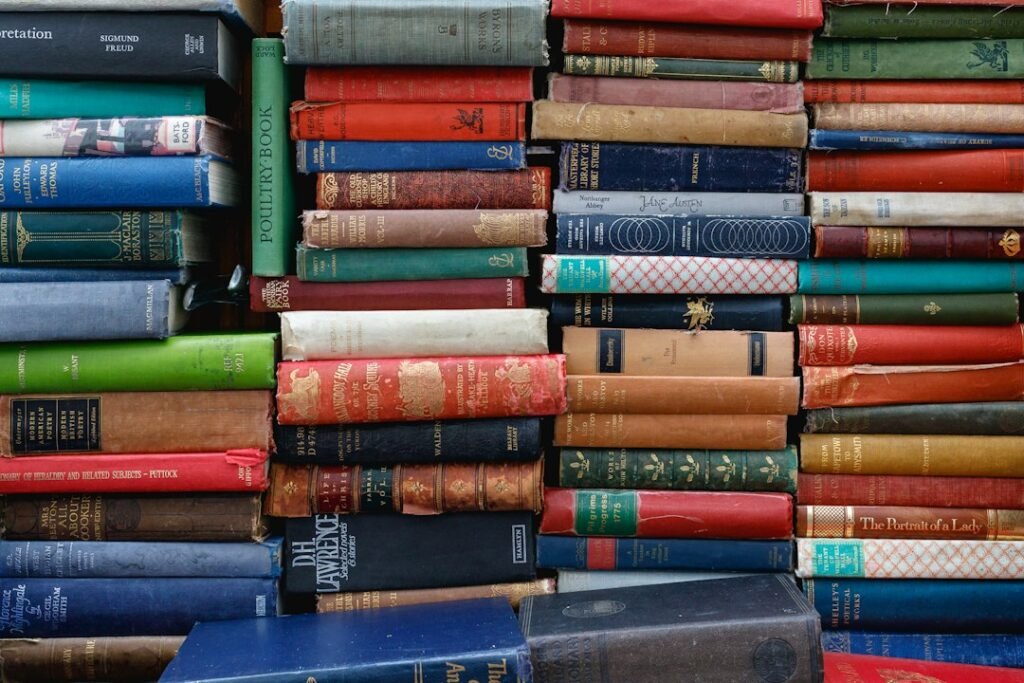 Книги, символ на просветата и Деня на народните будители — илюстративна снимка