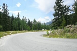 Winding mountain road. Illustrative picture; not road III-514 in Veliko Tarnovo Region.