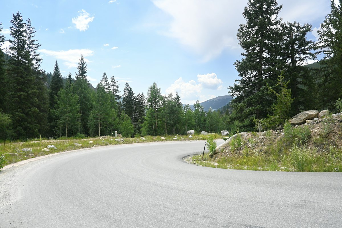 Winding mountain road. Illustrative picture; not road III-514 in Veliko Tarnovo Region.