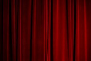 Червена театрална завеса, илюстративна снимка, не от „Дракула“ / Illustrative red theatre curtain, not a photo from the Dracula musical (Liana S / Unsplash).