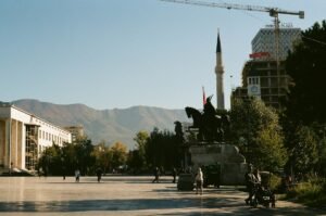 Площад Скендербег в Тирана, архивна илюстрация, не от демонстрациите / Skanderbeg Square in Tirana, archive illustration, not the protests