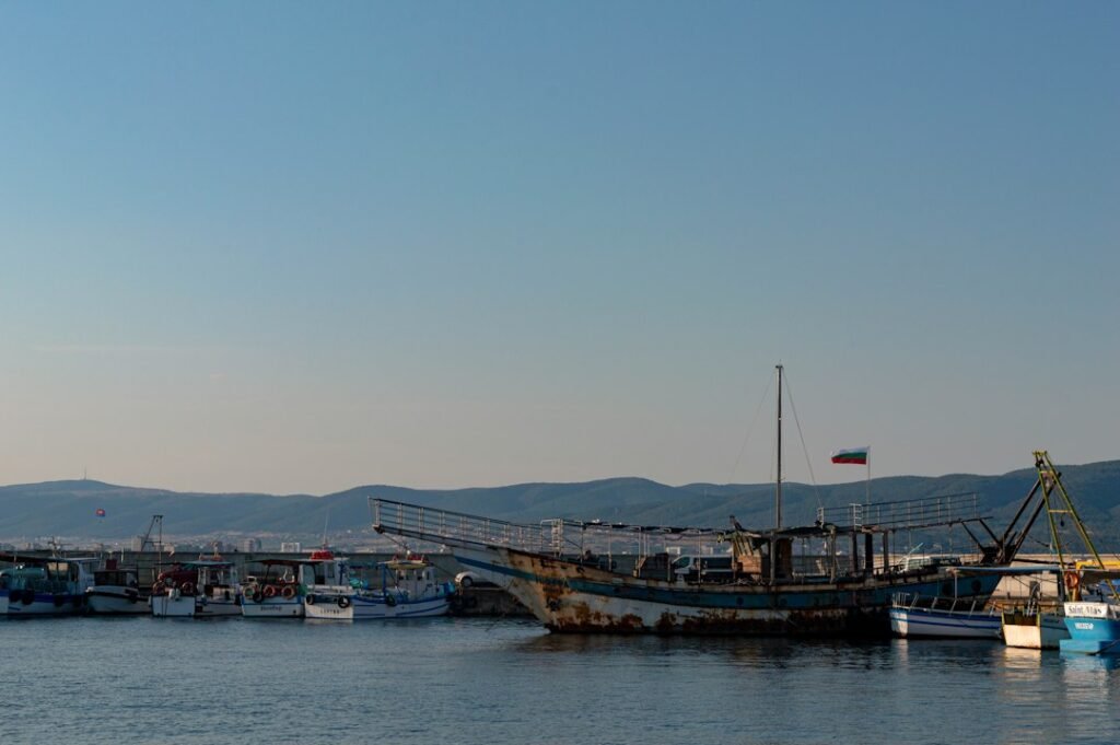 Товарен кораб в морето – илюстративна снимка към новина за дрейфиращ кораб в Черно море