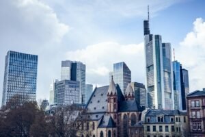Панорама на небостъргачите във Франкфурт, Германия; илюстративна снимка към решението на ЕЦБ